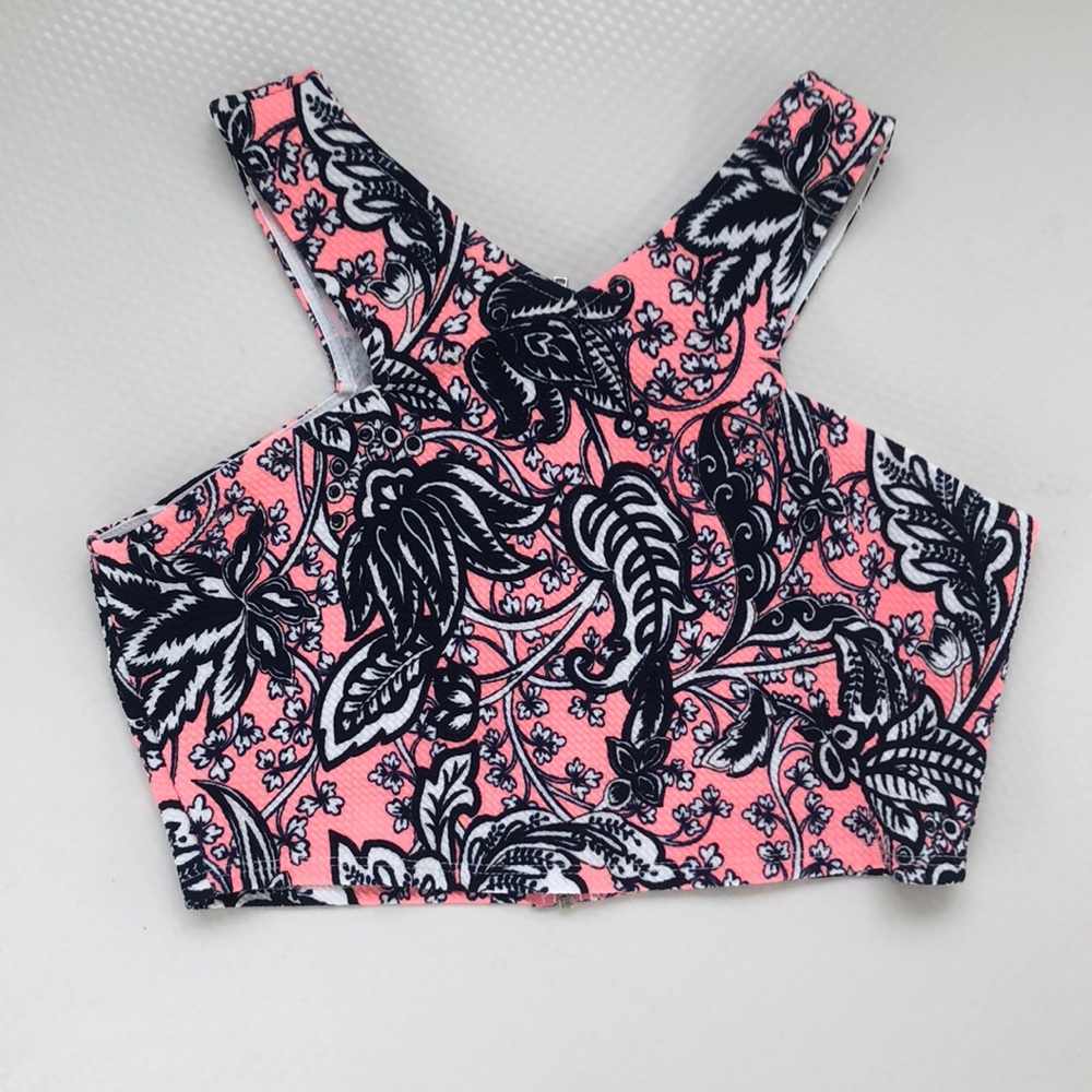 Super cute pink and white floral crop top!